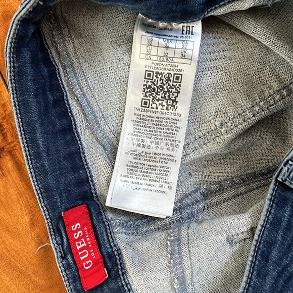 Guess medium wash high rise cropped stretch denim excellent condition Sz 32 - Picture 4 of 4